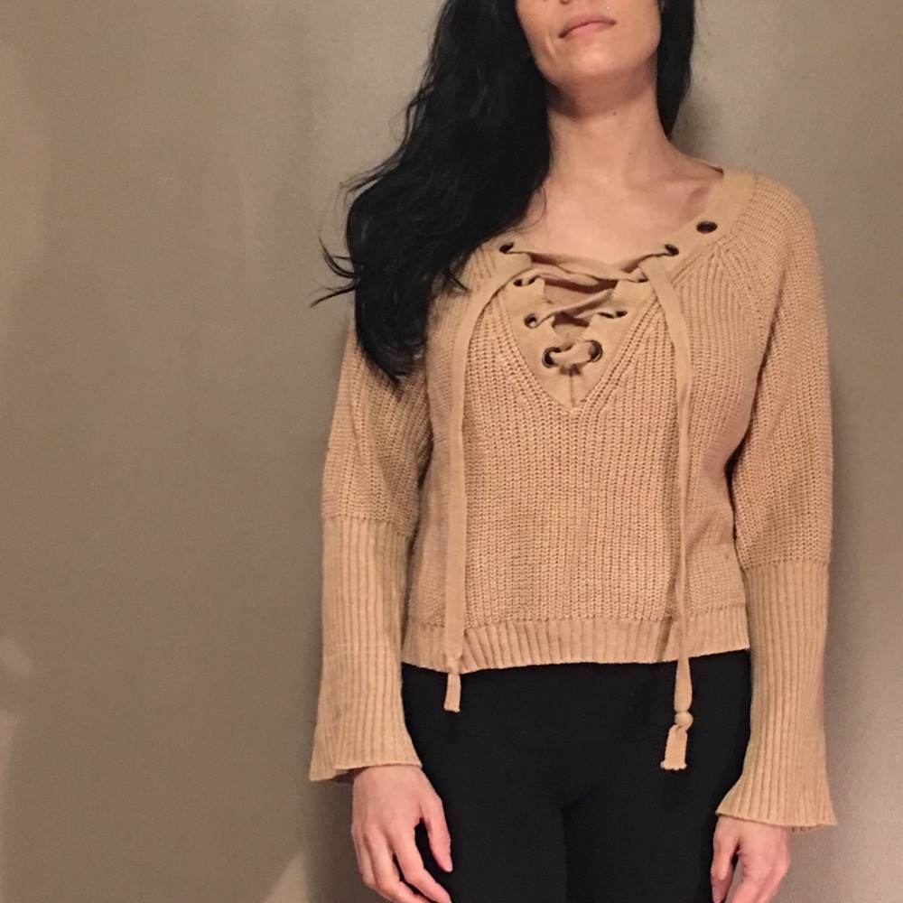 ๐ฅ11/30 DONATING Wide Sleeve Lace Up V Neck - Picture 1 of 3